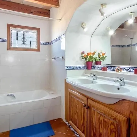 Ferienhaus Traditional Majorcan By Renthousing Pollença